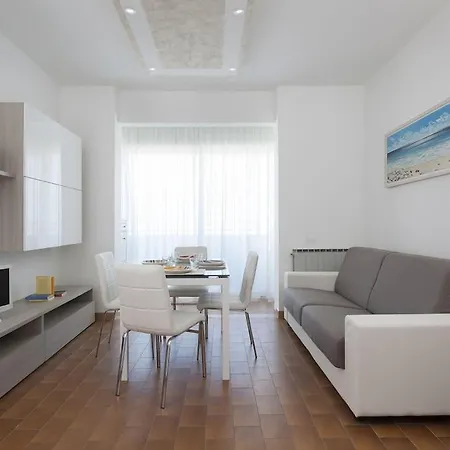 Renovated In Northern Zone Of Riccione, 100 Meters From The Sea Διαμέρισμα *